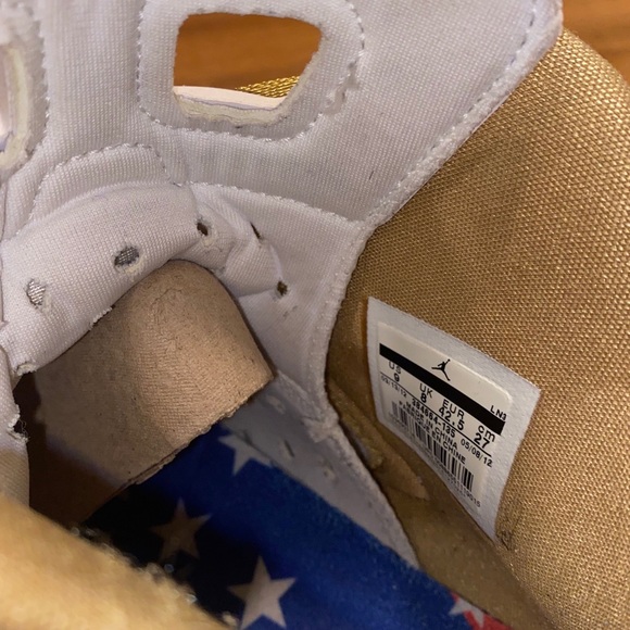 Jordan 6 Golden Moments Size 9 *IN HAND* - Picture 6 of 12